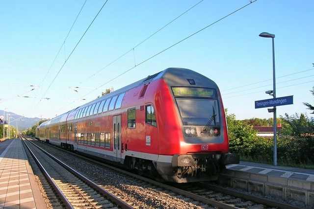 Kein Stopp am Haltepunkt Teningen-Mund...rae, die von der Bahn berquert wird.  | Foto: Sylvia-Karina  Jahn