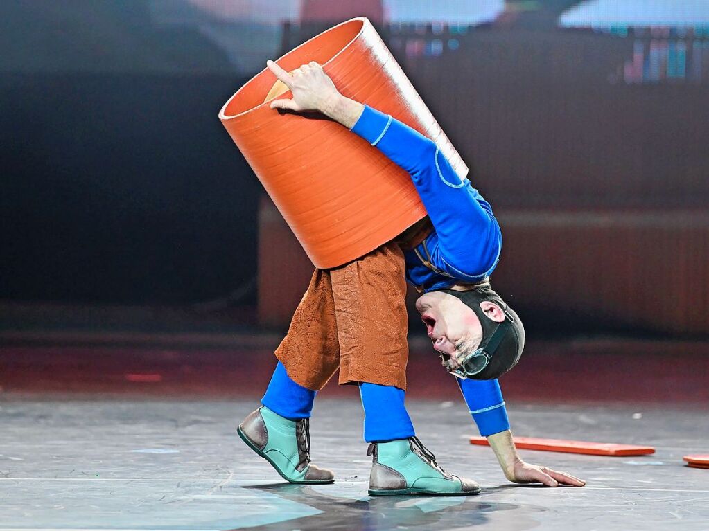 Sie ist ein Feuerwerk der Turnkunst, ein Fest der Akrobatik, Ausdruck der Vielfalt des Sports im Verein: Athletinnen und Athleten, kleine und groe, begeistern Tausende bei der Turngala in Freiburg.