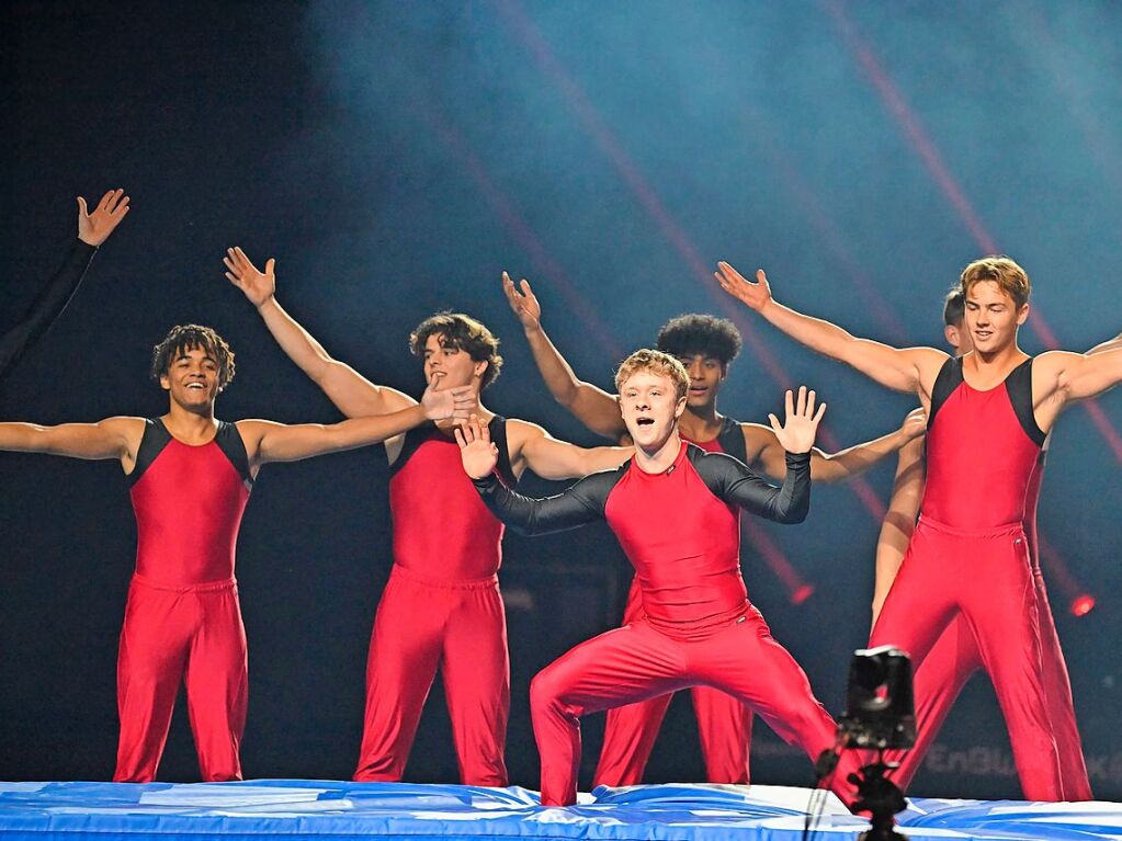 Sie ist ein Feuerwerk der Turnkunst, ein Fest der Akrobatik, Ausdruck der Vielfalt des Sports im Verein: Athletinnen und Athleten, kleine und groe, begeistern Tausende bei der Turngala in Freiburg.