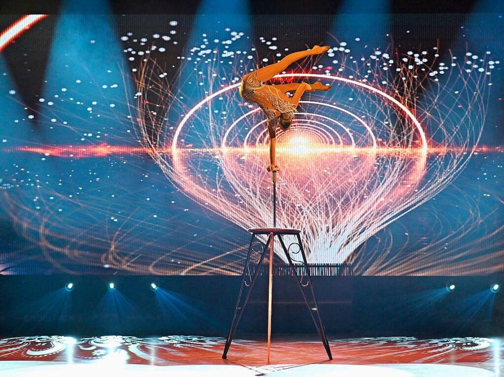 Sie ist ein Feuerwerk der Turnkunst, ein Fest der Akrobatik, Ausdruck der Vielfalt des Sports im Verein: Athletinnen und Athleten, kleine und groe, begeistern Tausende bei der Turngala in Freiburg.