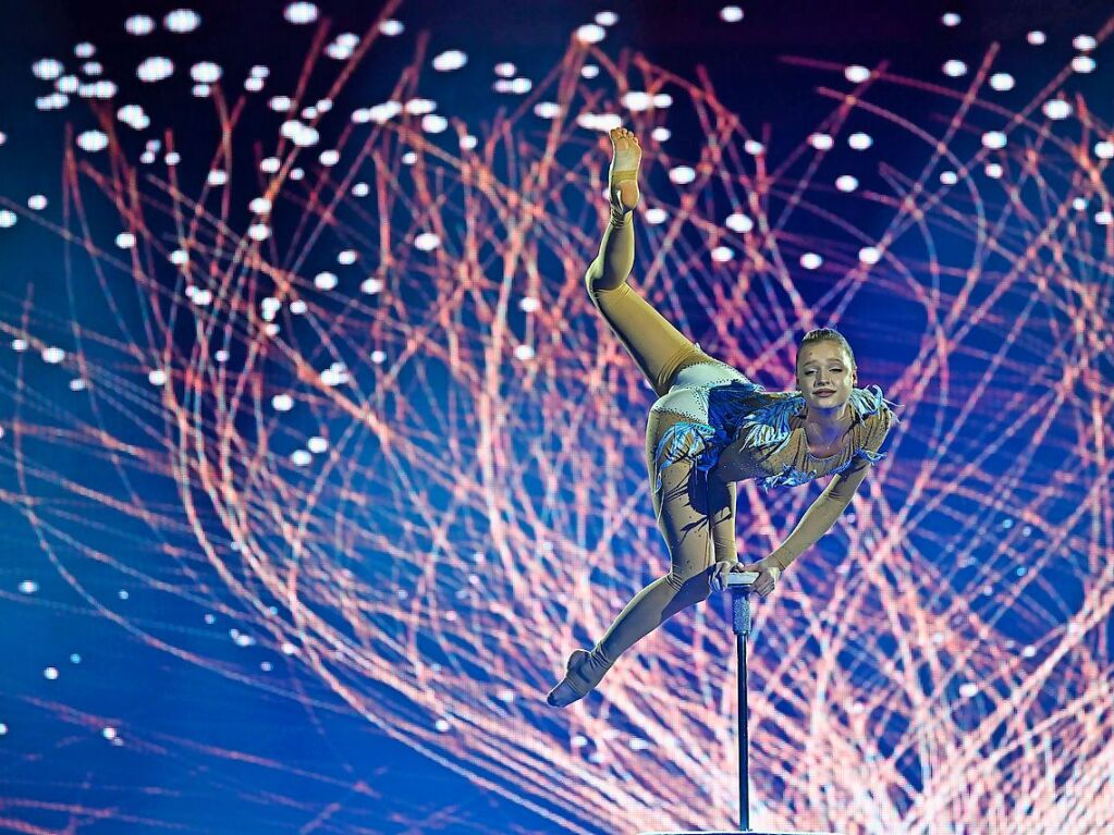 Sie ist ein Feuerwerk der Turnkunst, ein Fest der Akrobatik, Ausdruck der Vielfalt des Sports im Verein: Athletinnen und Athleten, kleine und groe, begeistern Tausende bei der Turngala in Freiburg.