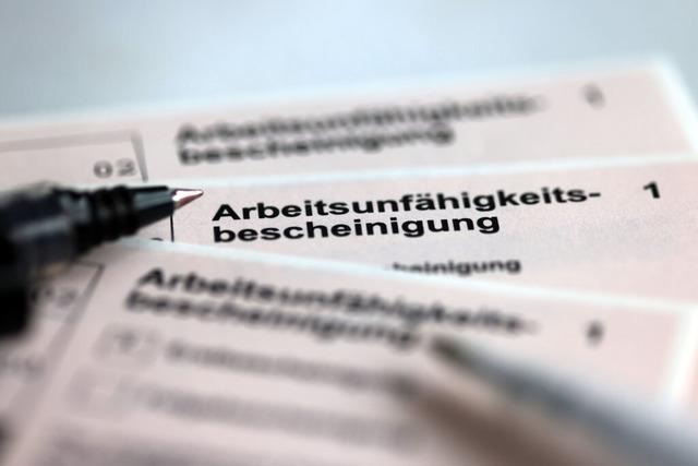 Krank zur Arbeit? Streit um Krankenstand