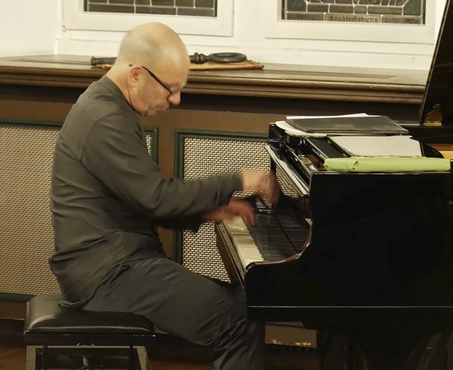 Georgi Mundrov beim Neujahrskonzert im Brgersaal des Alten Schlosses  | Foto: Michael Gottstein