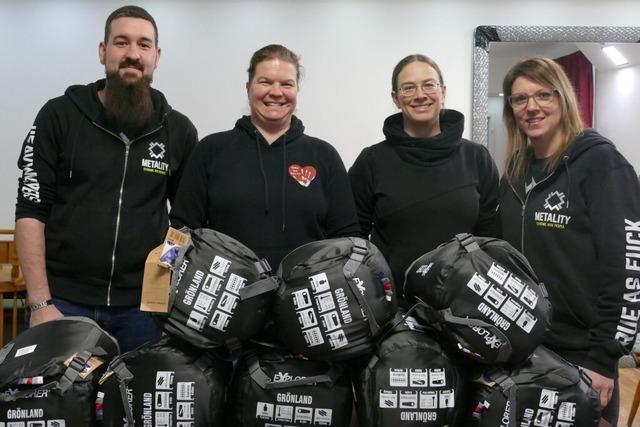 Metal-Fans spenden Schlafscke an Obdachlosenhilfe in Bad Sckingen