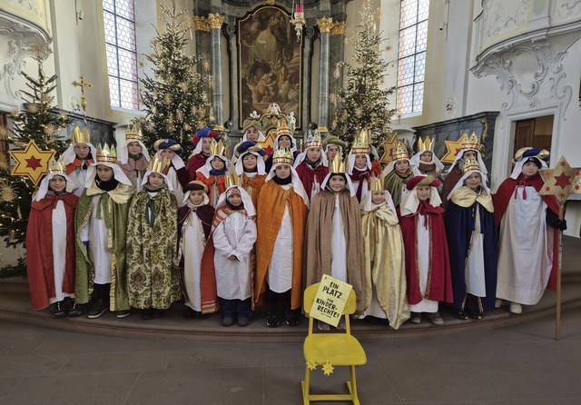 Die dreittige Sternsingeraktion wurde...emigiuskirche stimmungsvoll gestartet.  | Foto: Sebastian Ehret