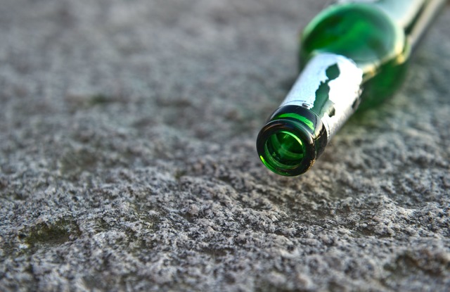 Zu Jahresbeginn verzichten viele auf Alkohol.  | Foto: Tobias Kleinschmidt/dpa/dpa-tmn