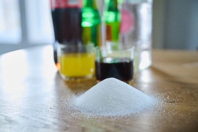 Drei unterschiedliche Arten Softdrinks...on Zucker davor aufgesch&uuml;ttet ist  | Foto: Annette Riedl/dpa