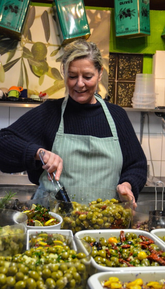 Kirsten Kleinholz betreibt in Staufen &quot;Kikis Kstlichkeiten&quot;.  | Foto: Gabriele Hennicke