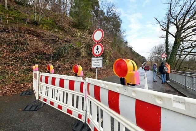 Steinschlaggefahr: An Freiburgs Kartuserstrae muss wieder ein Fels gesichert werden