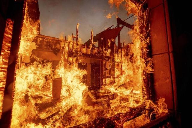 Waldbrand bei Los Angeles schlgt Tausende in die Flucht