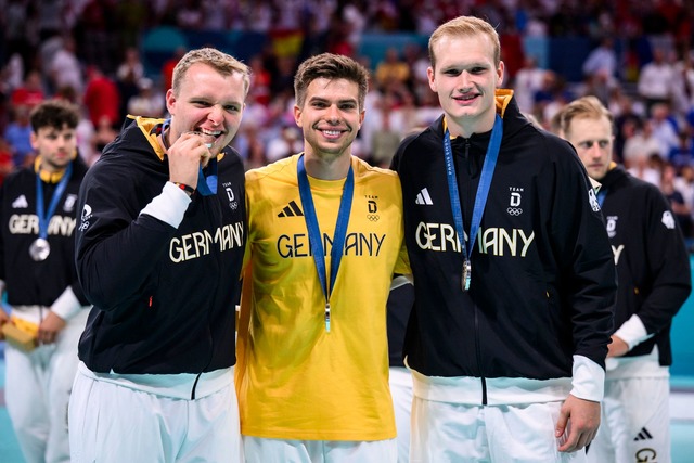 Die jungen DHB-Spieler wollen die n&au...e Medaille f&uuml;r Deutschland holen.  | Foto: Tom Weller/dpa