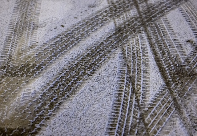 Winterwetter sorgt f&uuml;r Gl&auml;ttegefahr. (Archivbild)  | Foto: Sven Hoppe/dpa