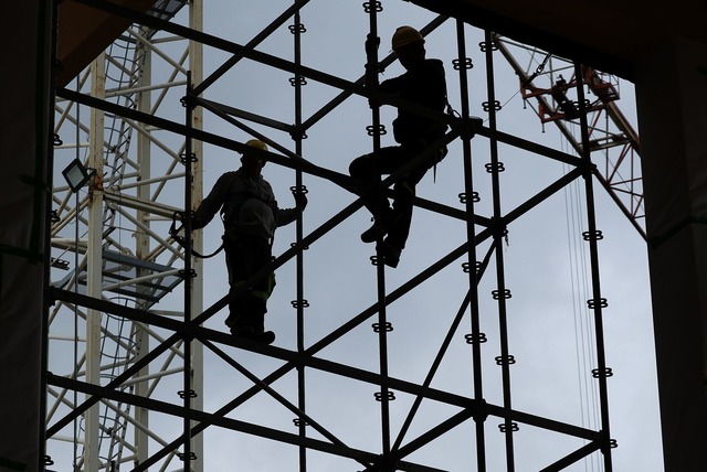 Das kriselnde deutsche Baubranche steh... DIW vor einer Trendwende (Archivbild)  | Foto: Jan Woitas/dpa