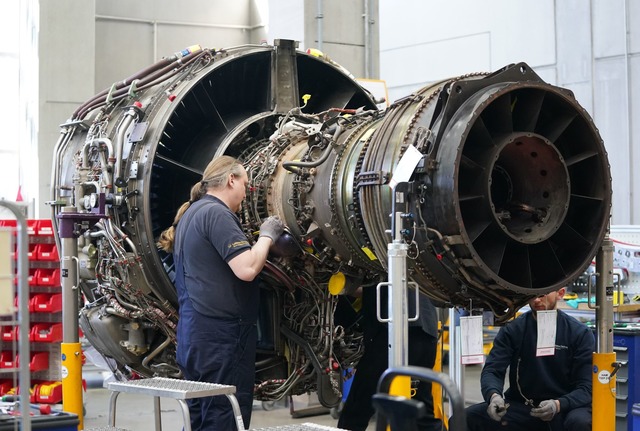 Der Lufthansa-Konzern stellt auch 2025 neue Kr&auml;fte ein.  | Foto: Marcus Brandt/dpa