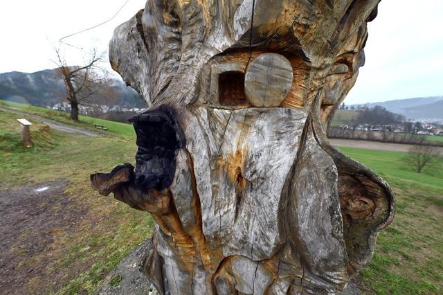 Unbekannten znden in Freiburg-Kappel eine Holzskulptur von Thomas Rees an