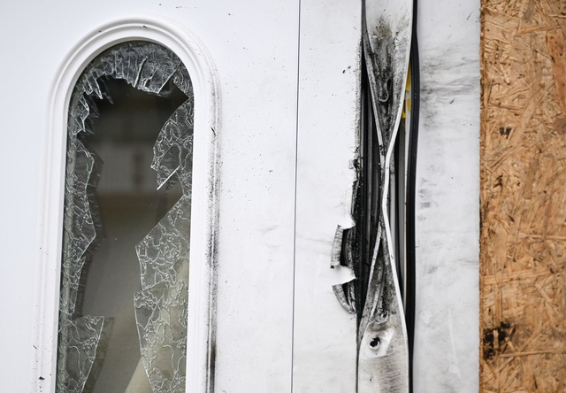 Spurensuche nach Todessch&uuml;ssen in Bad Friedrichshall.  | Foto: Bernd Wei&szlig;brod/dpa