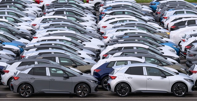 Neuwagen von VW fanden 2024 weniger K&auml;ufer. (Archivbild)  | Foto: Hendrik Schmidt/dpa