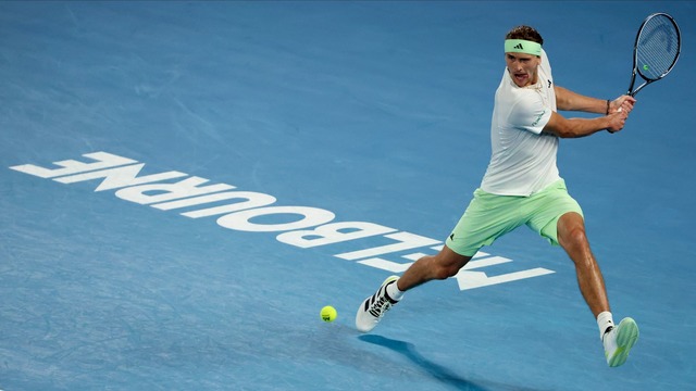 Alexander Zverev schied im Vorjahr bei den Australian Open im Halbfinale aus.  | Foto: Asanka Brendon Ratnayake/AP/dpa