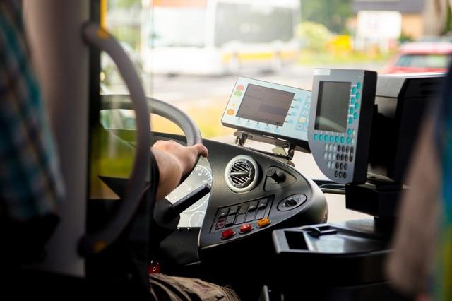 Unfallflucht in Oberried: Wie konnte der Busfahrer ohne gltige Papiere unterwegs sein?