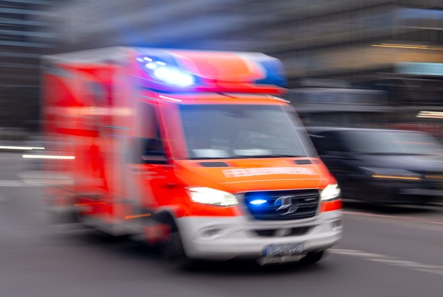 Ein Mofafahrer ist nach einem Unfall im Krankenhaus gestorben. (Symbolbild)  | Foto: Monika Skolimowska/dpa