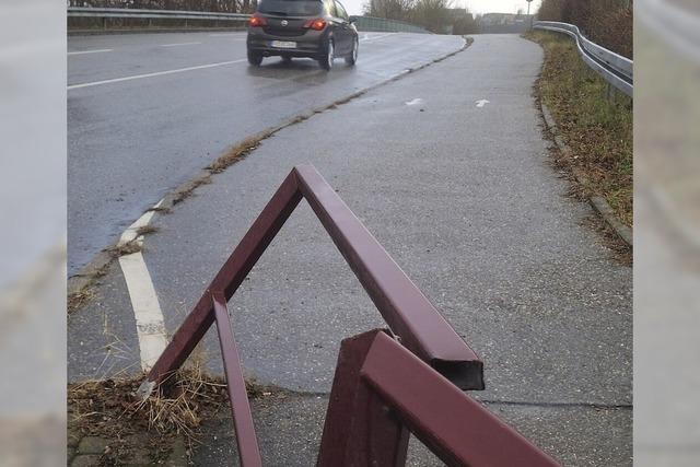 Zerstrte Brckengelnder zwischen Breisach und Ihringen