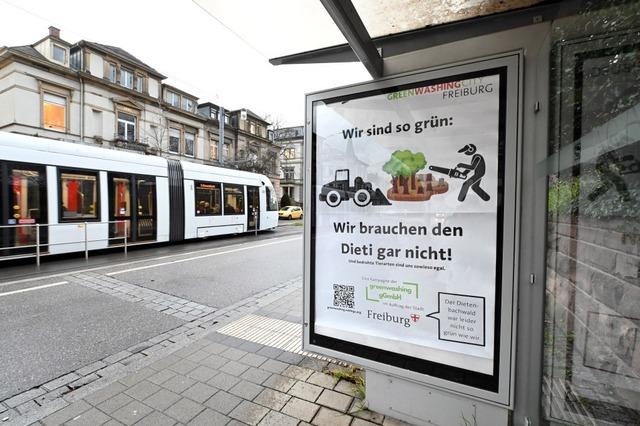 Unbekannte kapern in Freiburg Werbetafeln und hngen Dietenbach-Satire auf