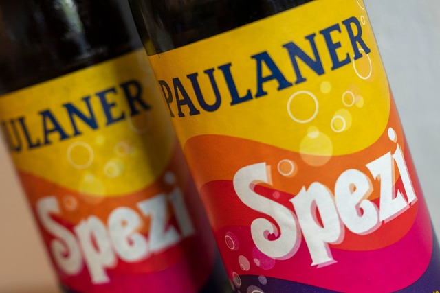 Paulaner will seine Spezi-Marke sch&uuml;tzen und verklagt darum Berentzen.  | Foto: Lennart Preiss/dpa