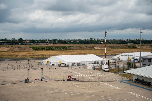 Das DRK betreibt das Pilotprojekt "Lab...Berliner Flughafen Tegel. (Archivfoto)  | Foto: Christophe Gateau/dpa