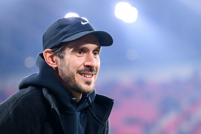 Der SC Freiburg und Trainer Julian Sch... treffen am Samstag auf Holstein Kiel.  | Foto: Tom Weller/dpa