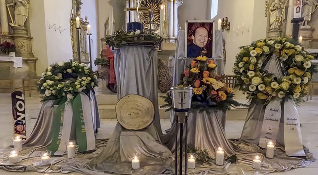 In Hinterzartens Pfarrkirche fand die ...-Bundestrainer Wolfgang Steiert statt.  | Foto: Joachim Hahne