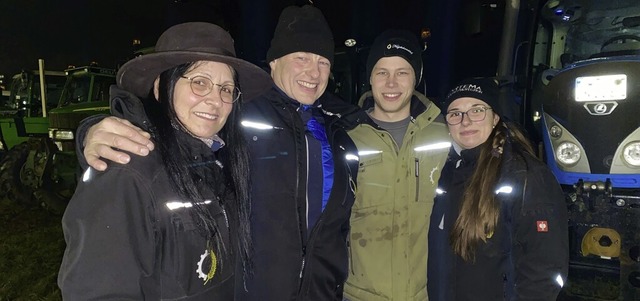 Nicole Wasmer mit ihrem Lebensgefhrte...n links) vom Nagelschmiedehof in Wehr.  | Foto: Elisa Gorontzy