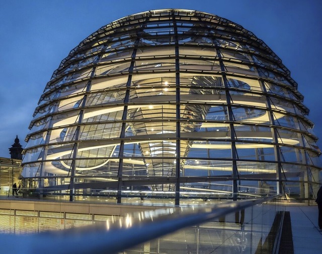 Der Deutsche Bundestag im Reichtagsgebude  | Foto: Michael Kappeler (dpa)