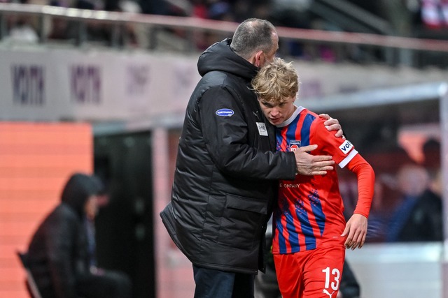 Frans Kr&auml;tzig und Trainer Frank Schmidt d&uuml;rfen jubeln.  | Foto: Harry Langer/dpa