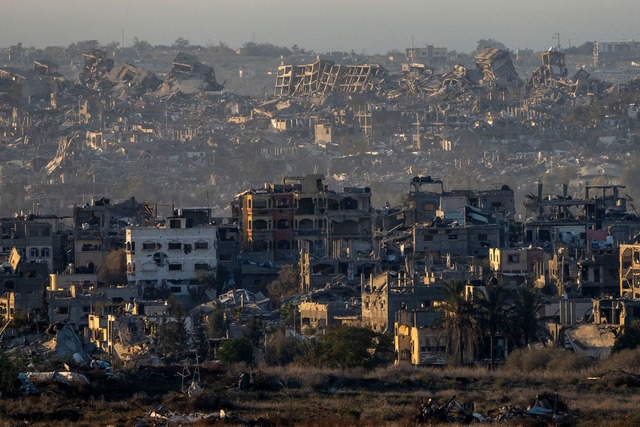 Zerst&ouml;rte Geb&auml;ude sind im Gazastreifen zu sehen. (Archivbild)  | Foto: Ariel Schalit/AP/dpa