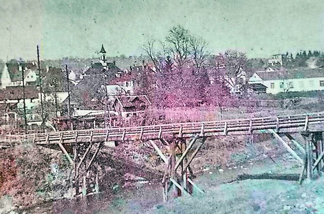 Der erste Steg zwischen Dorfmitte und ...t wurde zunchst Zeppelinsteg genannt.  | Foto: Ernst Brugger