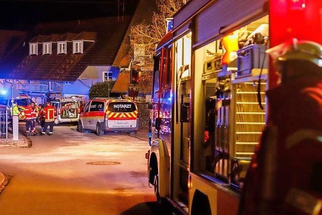 Feuerwehr leistet einem Notarzt Pannenhilfe in Efringen-Kirchen