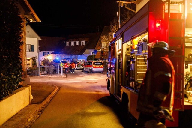 Feuerweh hilft Notarzt.  | Foto: Jens Reinacher