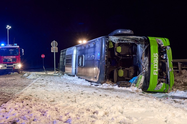 Es gab zwei Todesopfer bei dem Unfall auf der A11.  | Foto: Michael Ukas/dpa