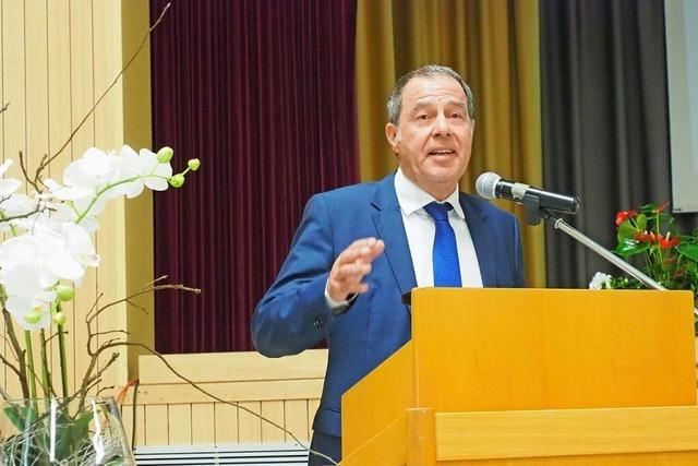 Brgermeister Schneucker hlt beim Neujahrsempfang in Binzen eine facettenreiche Rede