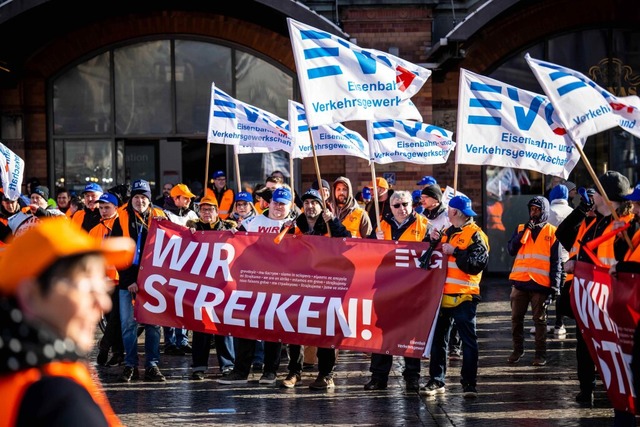 Tarifverhandlungen und Streiks sind au...a &#8211; allerdings im Krisenkontext.  | Foto: Sina Schuldt (dpa)