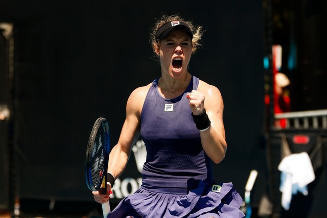 Jubelt &uuml;ber den Sieg in der ersten Runde: Tennisspielerin Laura Siegemund.  | Foto: Frank Molter/dpa