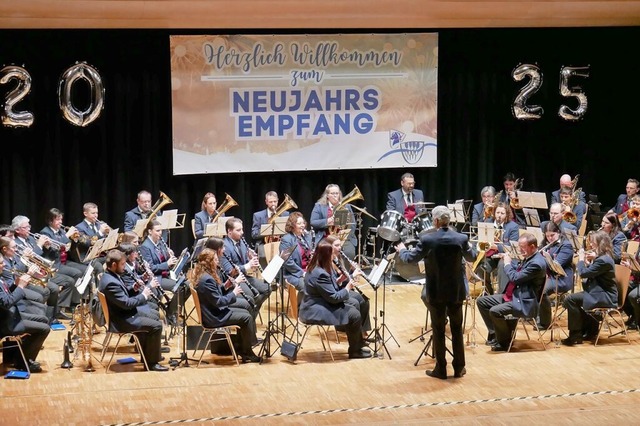 Der Musikverein flingen unter Leitung...ahmte den Neujahrsempfang musikalisch.  | Foto: Michael Gottstein