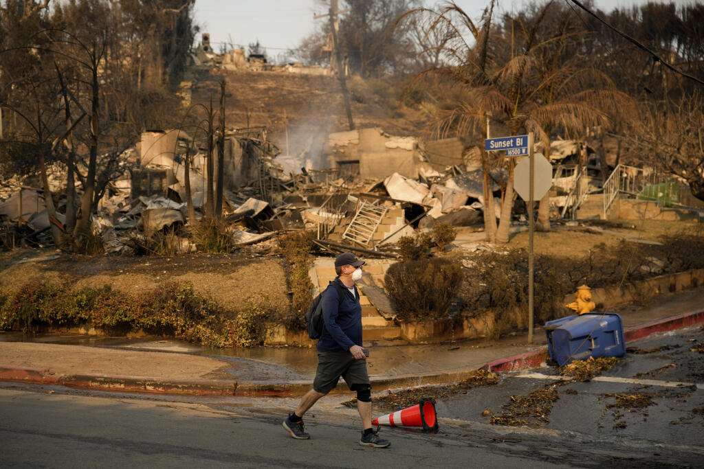 Wo das Feuer-Inferno ber die Stadt gefegt ist, steht kaum mehr ein Haus. Immer noch ist die Gefahr nicht vorbei.