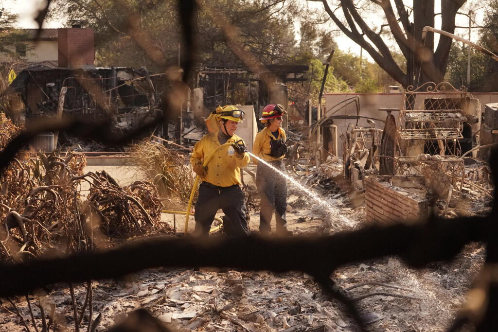 Wo das Feuer-Inferno ber die Stadt gefegt ist, steht kaum mehr ein Haus. Immer noch ist die Gefahr nicht vorbei.