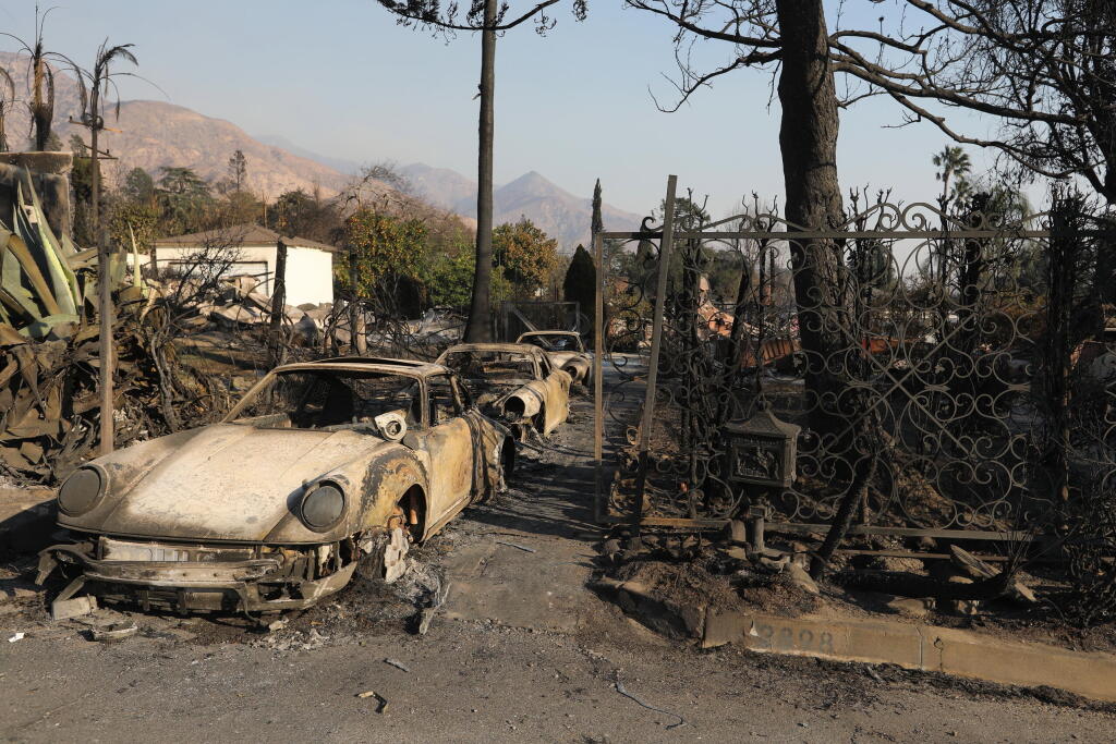 Wo das Feuer-Inferno ber die Stadt gefegt ist, steht kaum mehr ein Haus. Immer noch ist die Gefahr nicht vorbei.