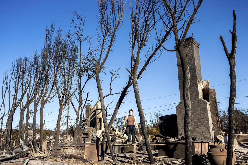 Wo das Feuer-Inferno ber die Stadt gefegt ist, steht kaum mehr ein Haus. Immer noch ist die Gefahr nicht vorbei.