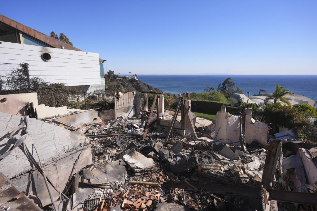 Wo das Feuer-Inferno ber die Stadt gefegt ist, steht kaum mehr ein Haus. Immer noch ist die Gefahr nicht vorbei.