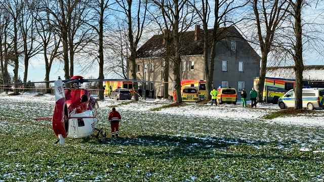 Gro&szlig;einsatz von Polizei und Rett... in Casekow im Nordosten Brandenburgs.  | Foto: Oliver Voigt/M&auml;rkische Oderzeitung/dpa