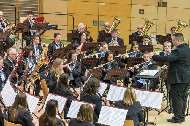 Thomas Schmid feiert erfolgreichen Einstand bei der Stadtmusik Zell – die schon seit 180 Jahren besteht