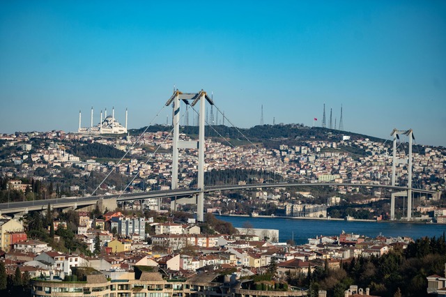 Sch&auml;tzungsweise 5.000 Kliniken f&...onen gibt es in Istanbul. (Archivbild)  | Foto: Yasin Akgul/dpa